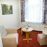 فندق Waldhotel 3*