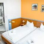 Waldhotel فندق فريدريشرودا
