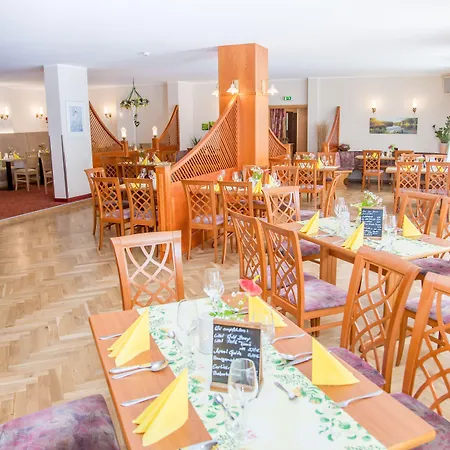 ホテル Waldhotel フリードリッヒローダ